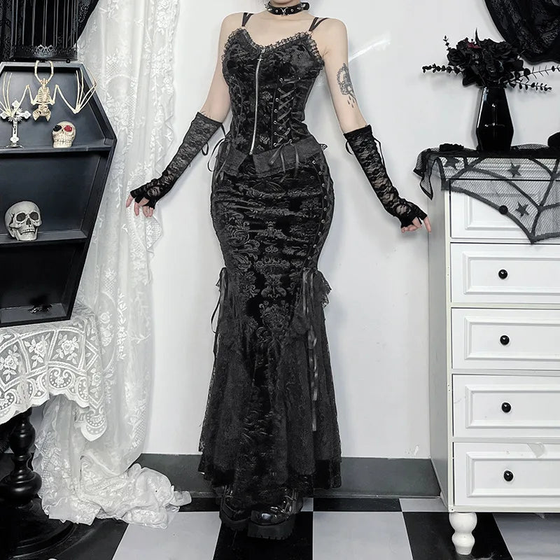 A high-waisted gothic mermaid skirt with a figure-hugging fit and baroque-inspired jacquard detailing.